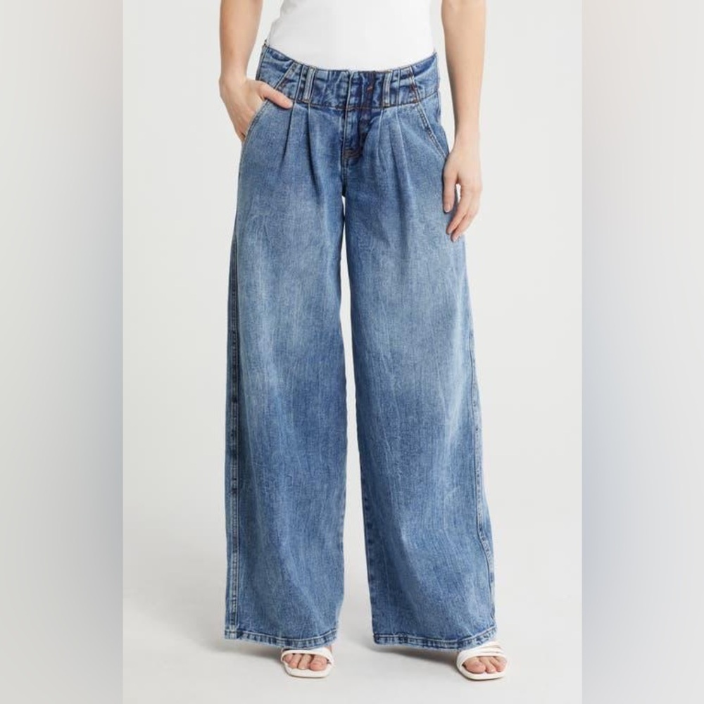 NWT Vigoss Wide Leg Medium Wash Jeans 32